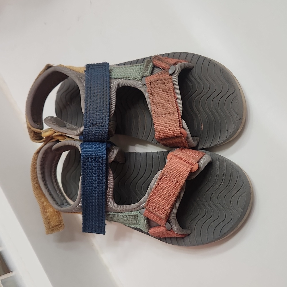 Cat & Jack size 9 boys sandals